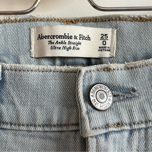 Abercrombie & Fitch Ultra High Rise Ankle Straight Jean - Picture 6 of 9